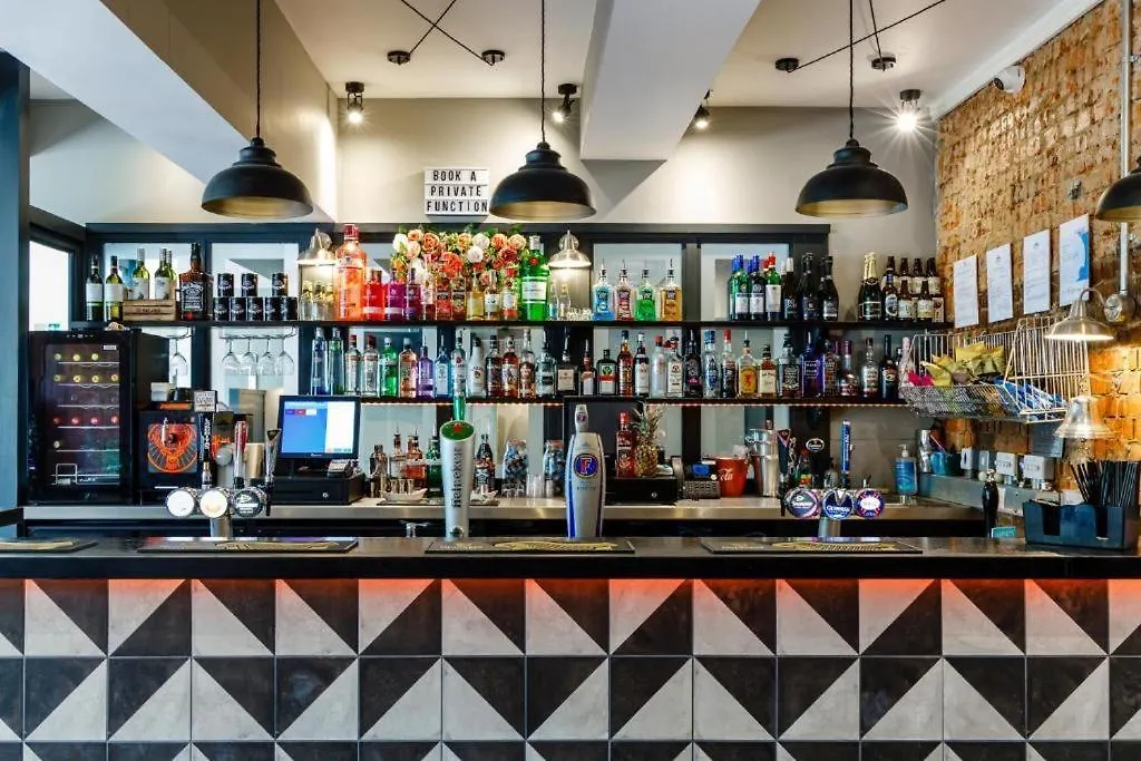 Oyo Ruby Pub & Hotel Hove