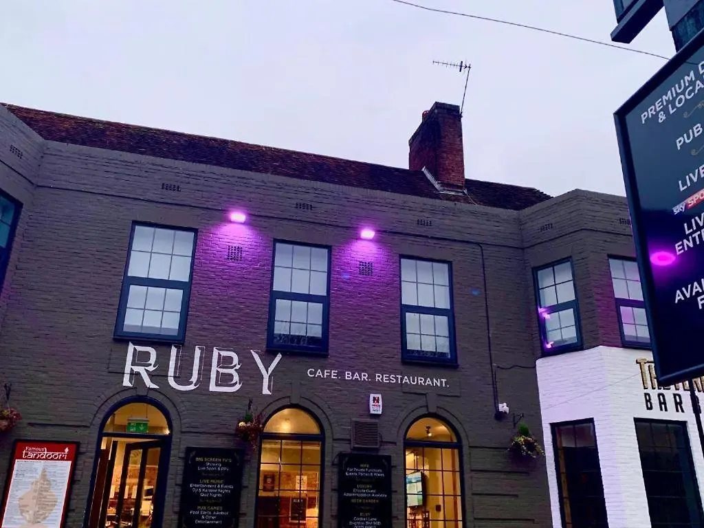 Oyo Ruby Pub & Hotel Brighton